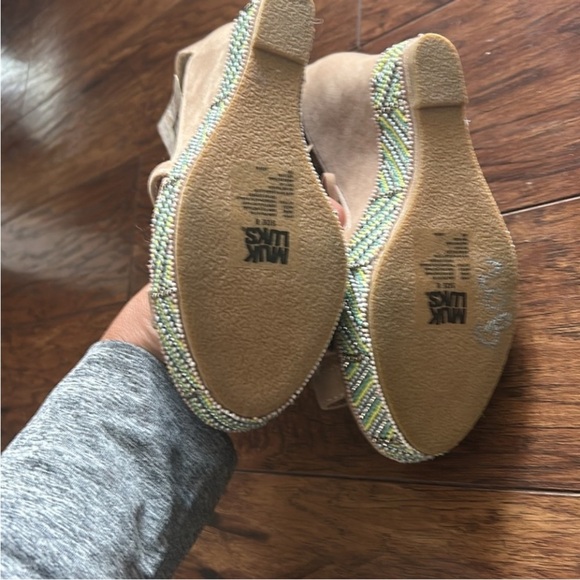 MUK LUKS
Women's Ciara Beaded Wedge Sandal NWT - Picture 7 of 8